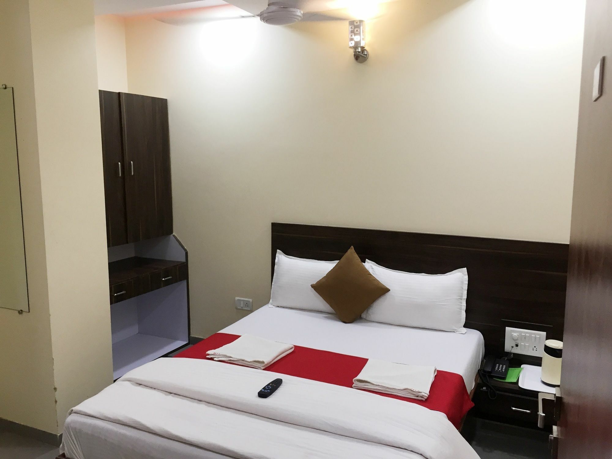Terminus Square Otel Kurla Dış mekan fotoğraf